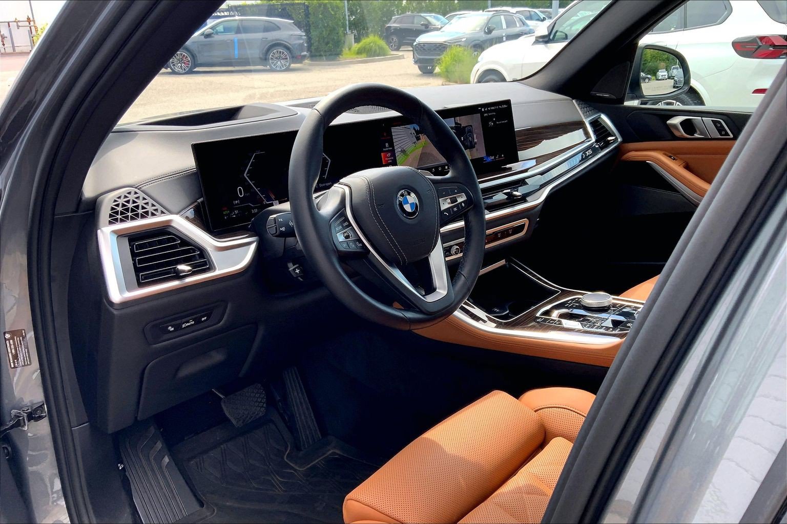 Used 2024 BMW X5 xDrive50e w/ Premium Package AWD/4WD image 4