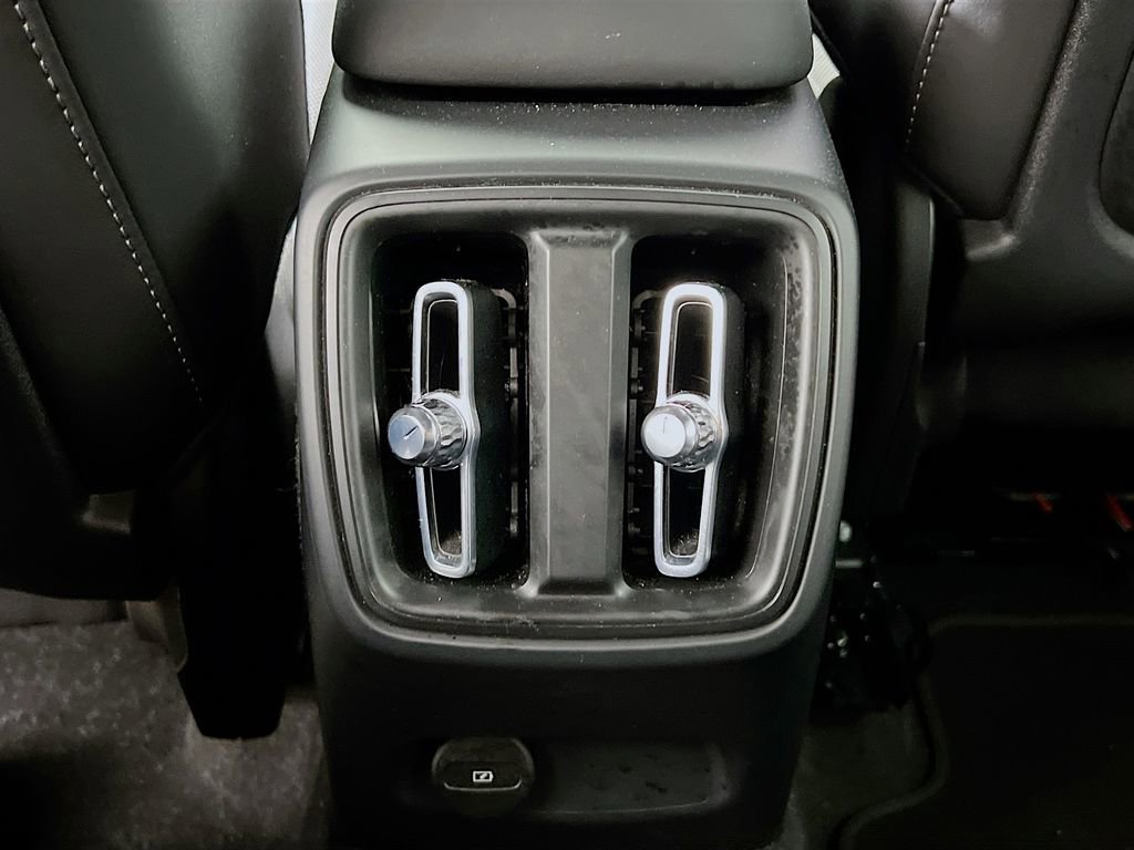 Used 2023 Volvo XC40 Recharge Core image 25