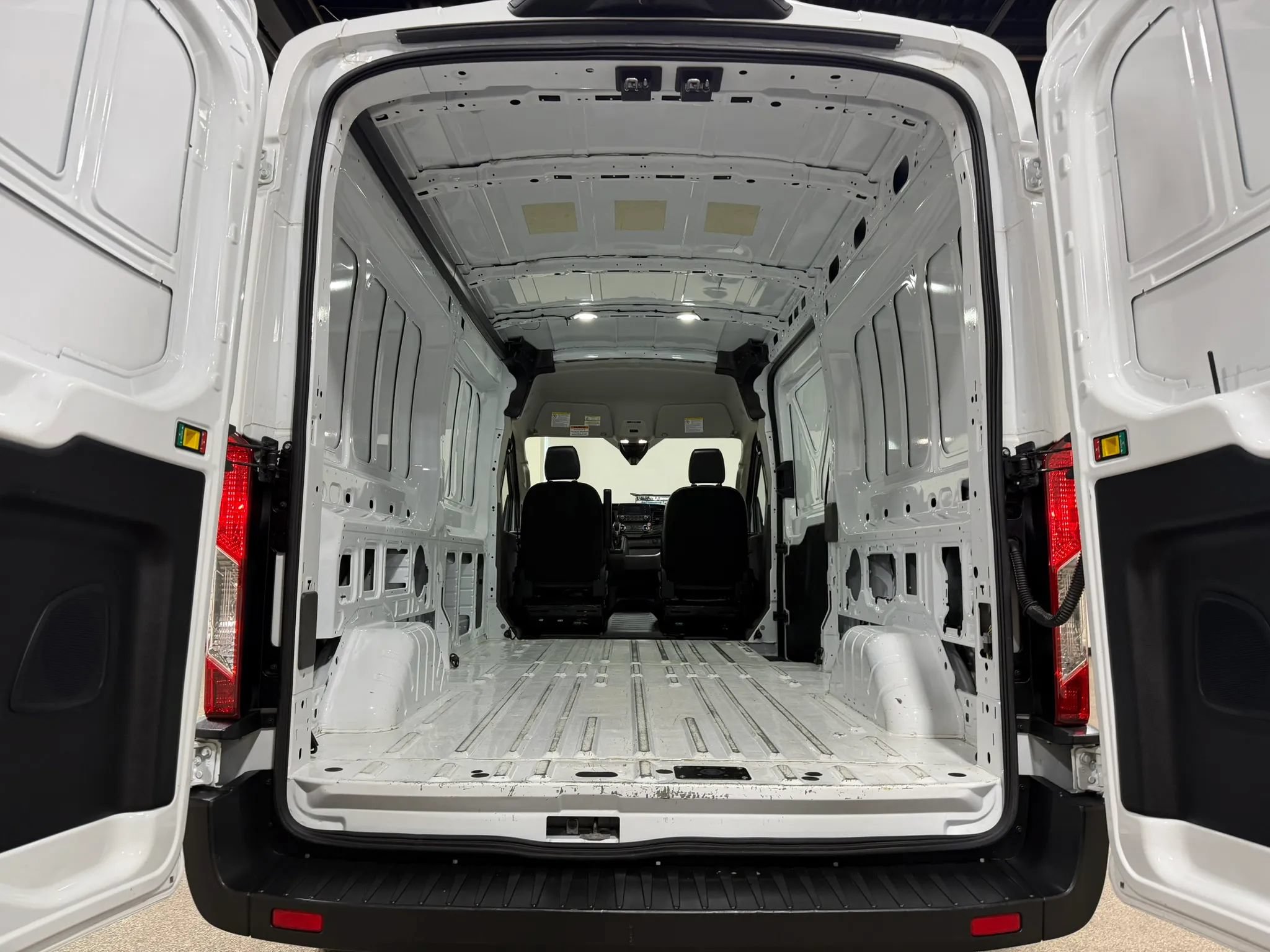 Used 2025 Ford Transit 250 148 Medium Roof RWD image 28