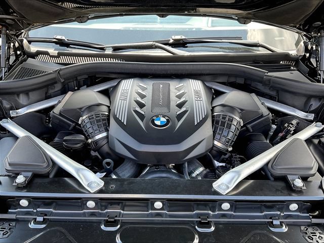 Used 2022 BMW X7 M50i AWD/4WD image 33