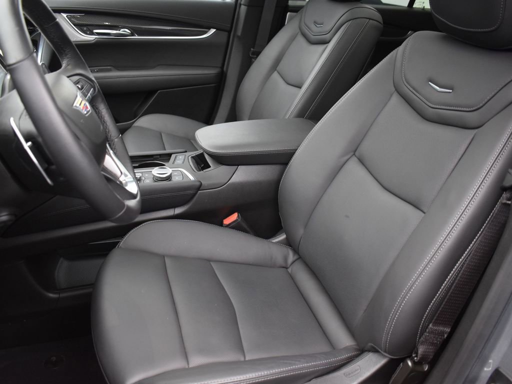 Used 2024 Cadillac XT6 Sport w/ LPO, ONYX Package image 13