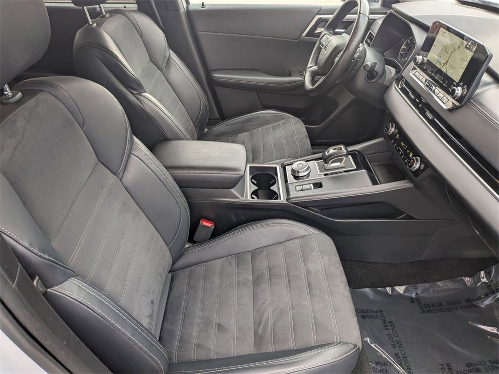 Used 2024 Mitsubishi Outlander SE image 30