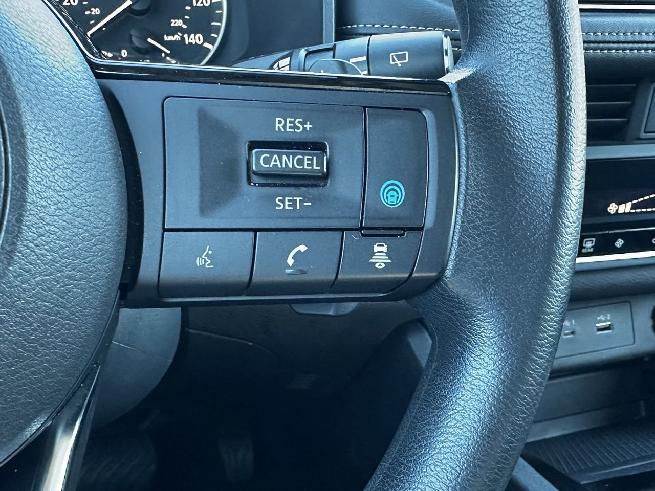 Used 2023 Nissan Rogue SV image 13