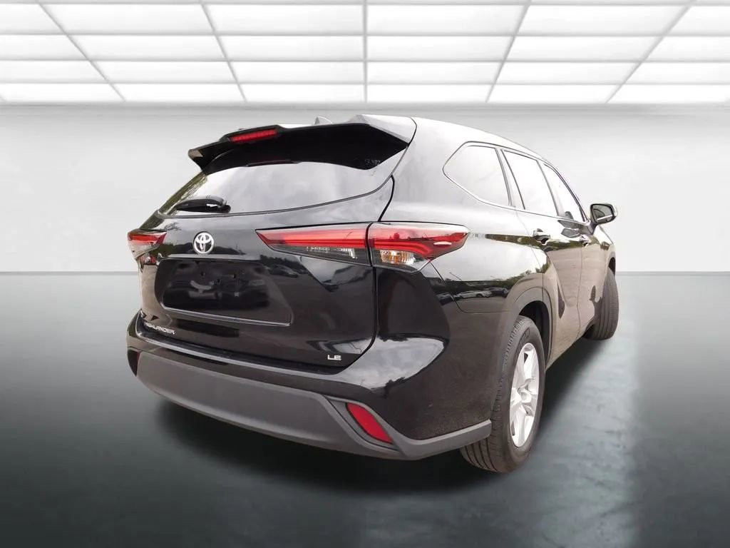 Used 2024 Toyota Highlander LE image 5