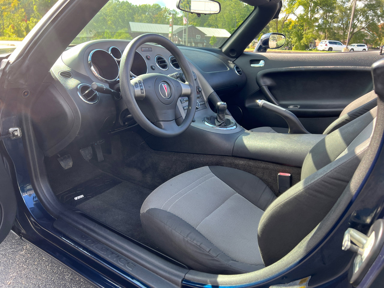 Used 2006 Pontiac Solstice Roadster w/ Power Package image 27