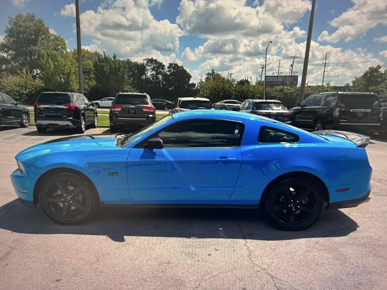 Used 2010 Ford Mustang GT RWD image 6