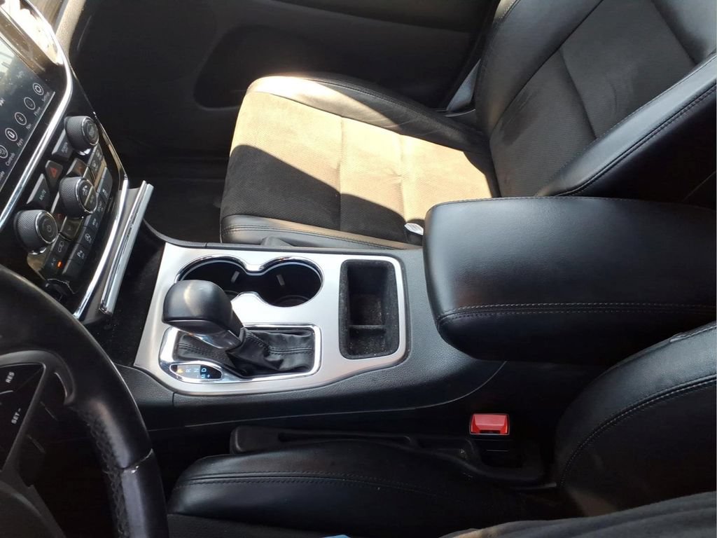 Used 2022 Jeep Grand Cherokee Laredo X AWD/4WD image 14