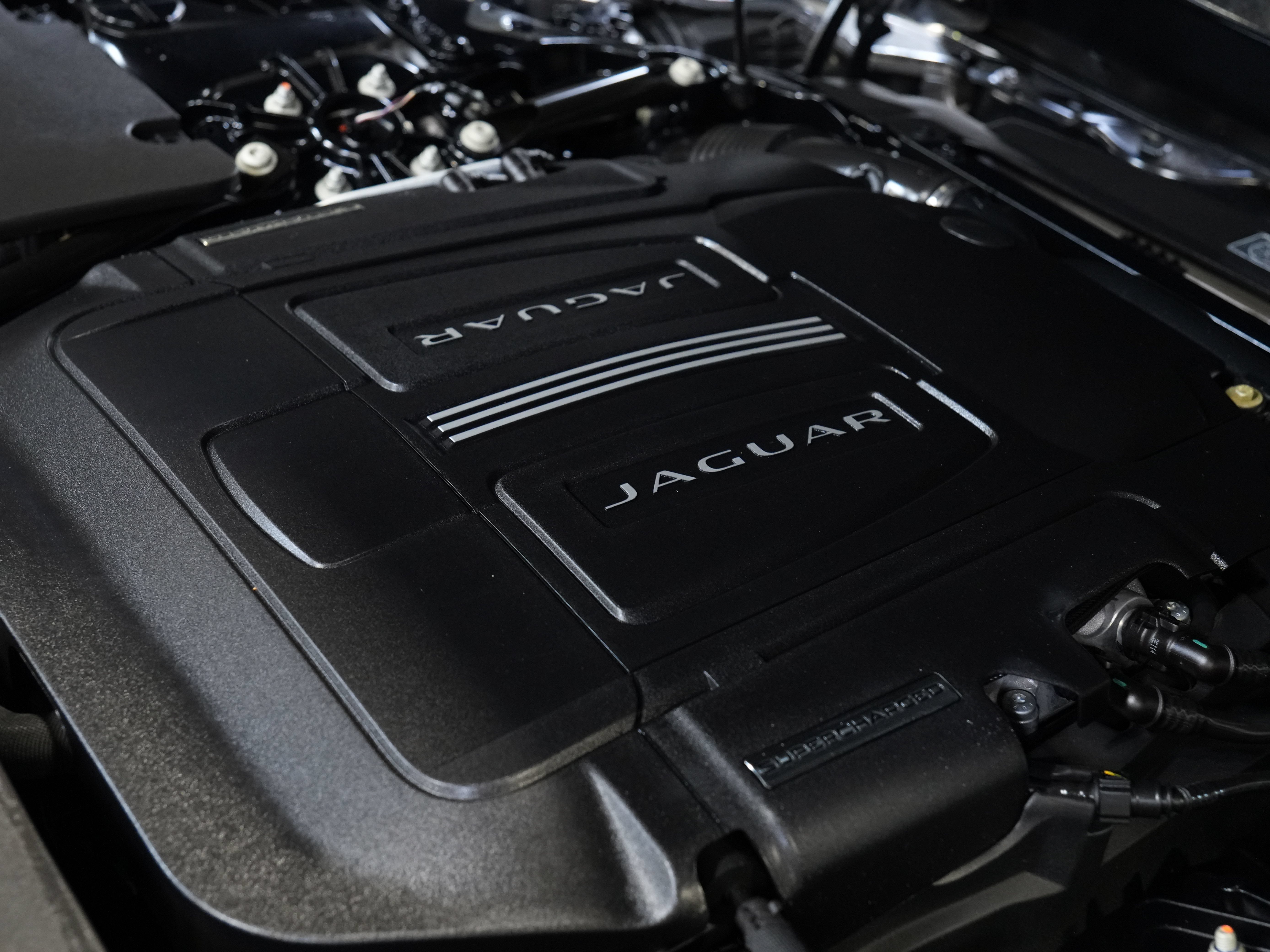 Used 2015 Jaguar F-TYPE R RWD image 42