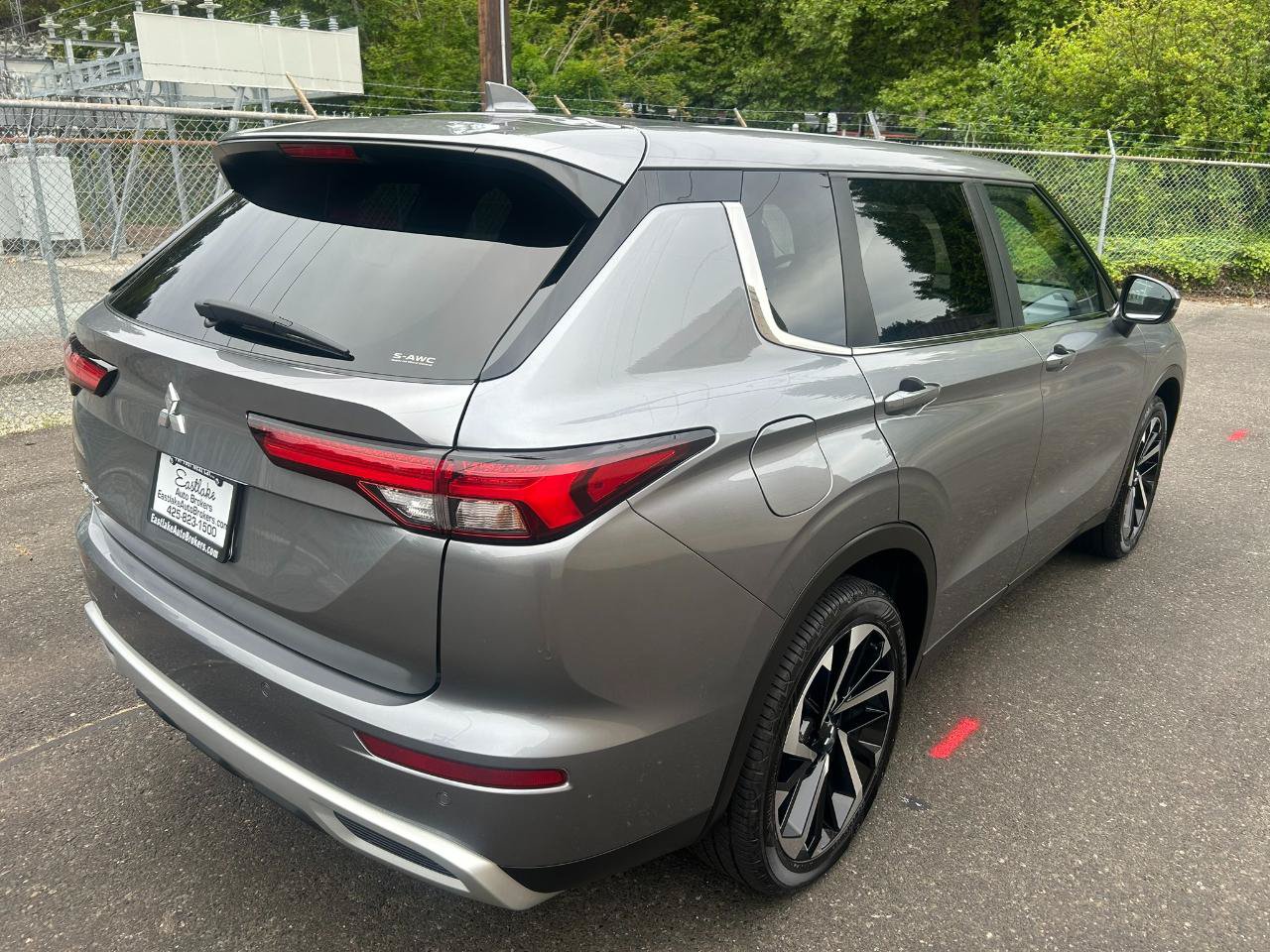 Used 2023 Mitsubishi Outlander SE AWD/4WD image 5
