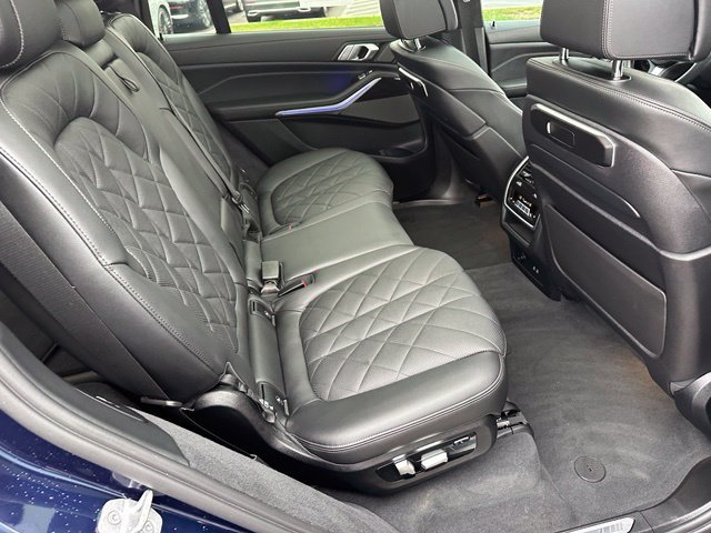 Used 2023 BMW X7 xDrive40i w/ M Sport Package AWD/4WD image 11