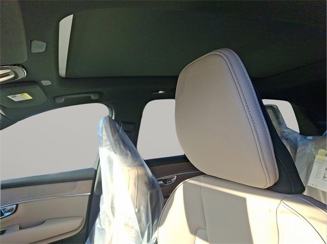 New 2026 Volvo XC40 B5 Ultra w/ Climate Package image 8