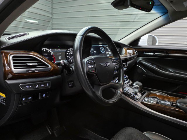 Used 2018 Genesis G90 3.3T Premium RWD image 11