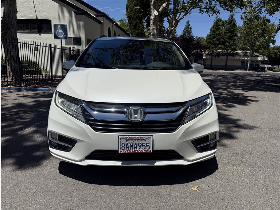 Used 2018 Honda Odyssey Elite image 2