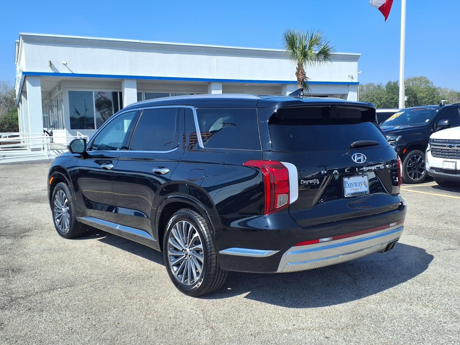 Used 2024 Hyundai Palisade Calligraphy image 23