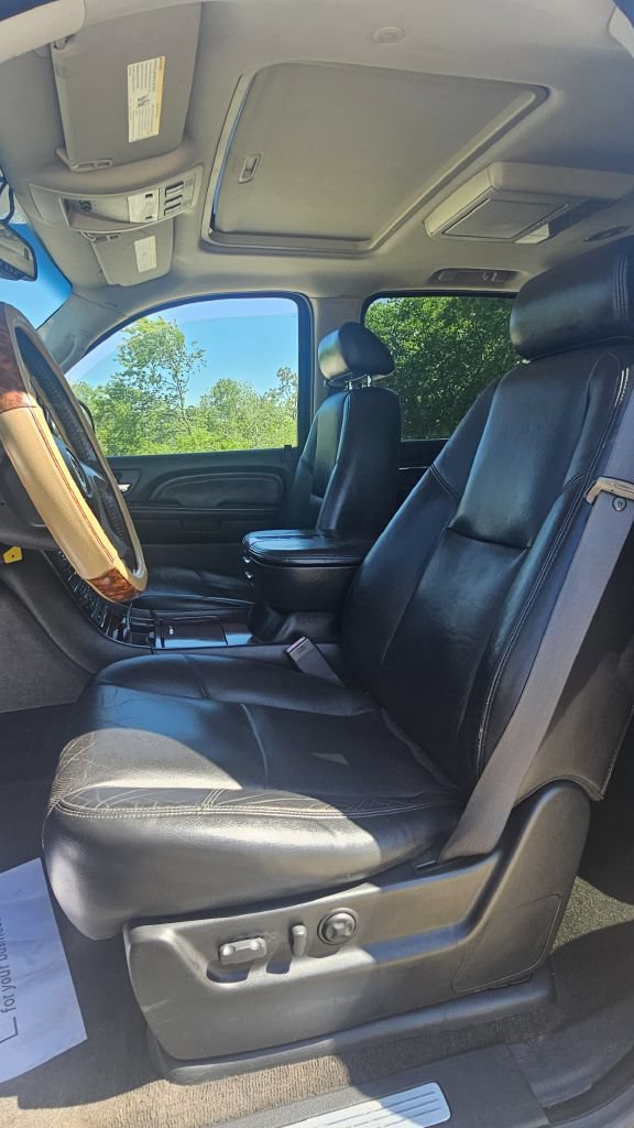 Used 2008 Cadillac Escalade ESV AWD image 6