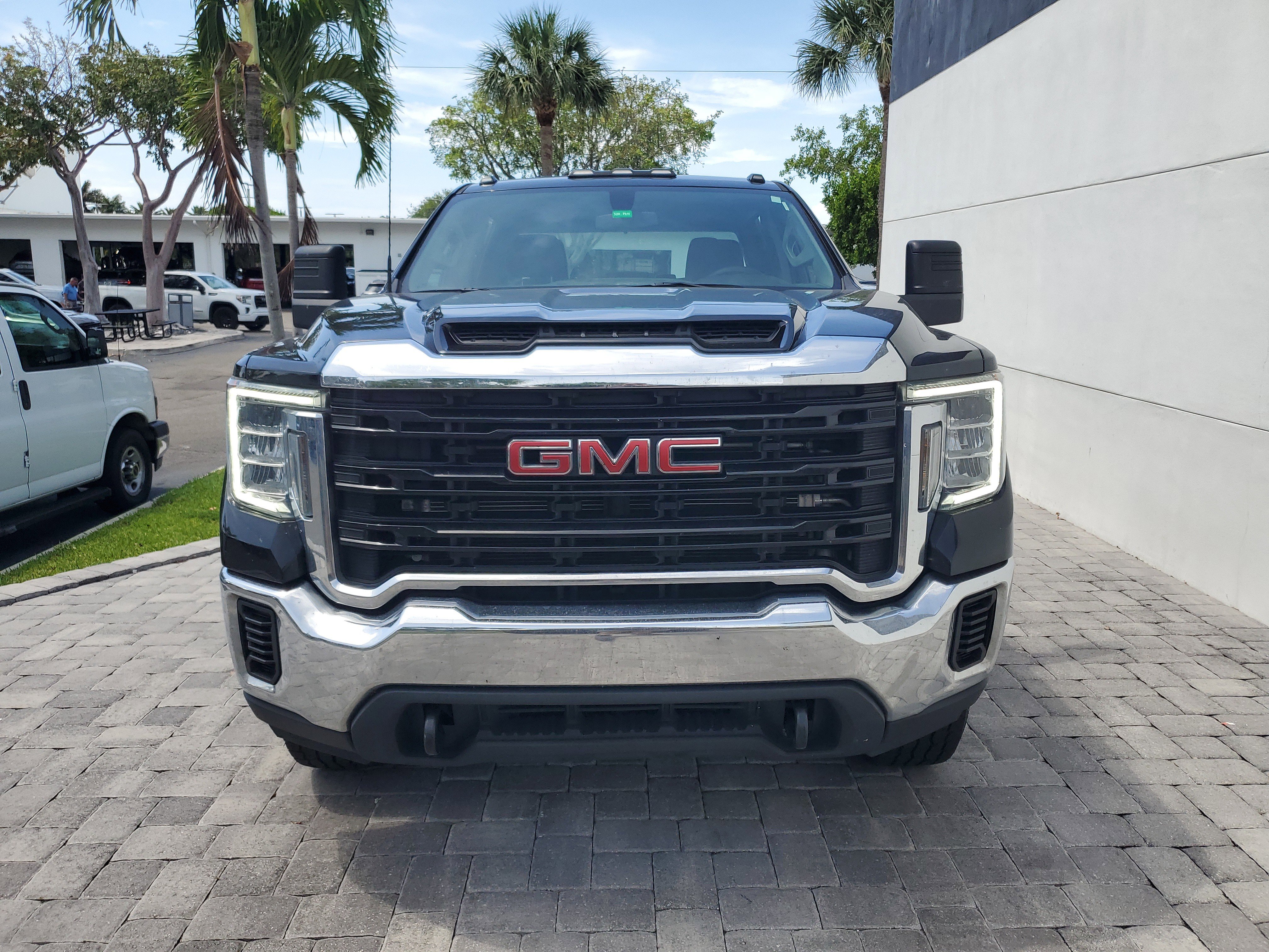 Used 2023 GMC Sierra 2500 Pro w/ X31 Off-Road Package AWD/4WD image 2
