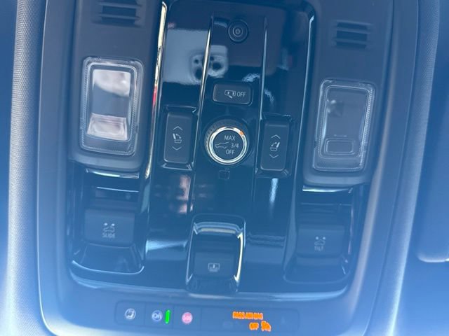 Used 2025 Cadillac Escalade ESV Premium Luxury w/ Touring Package AWD/4WD image 40