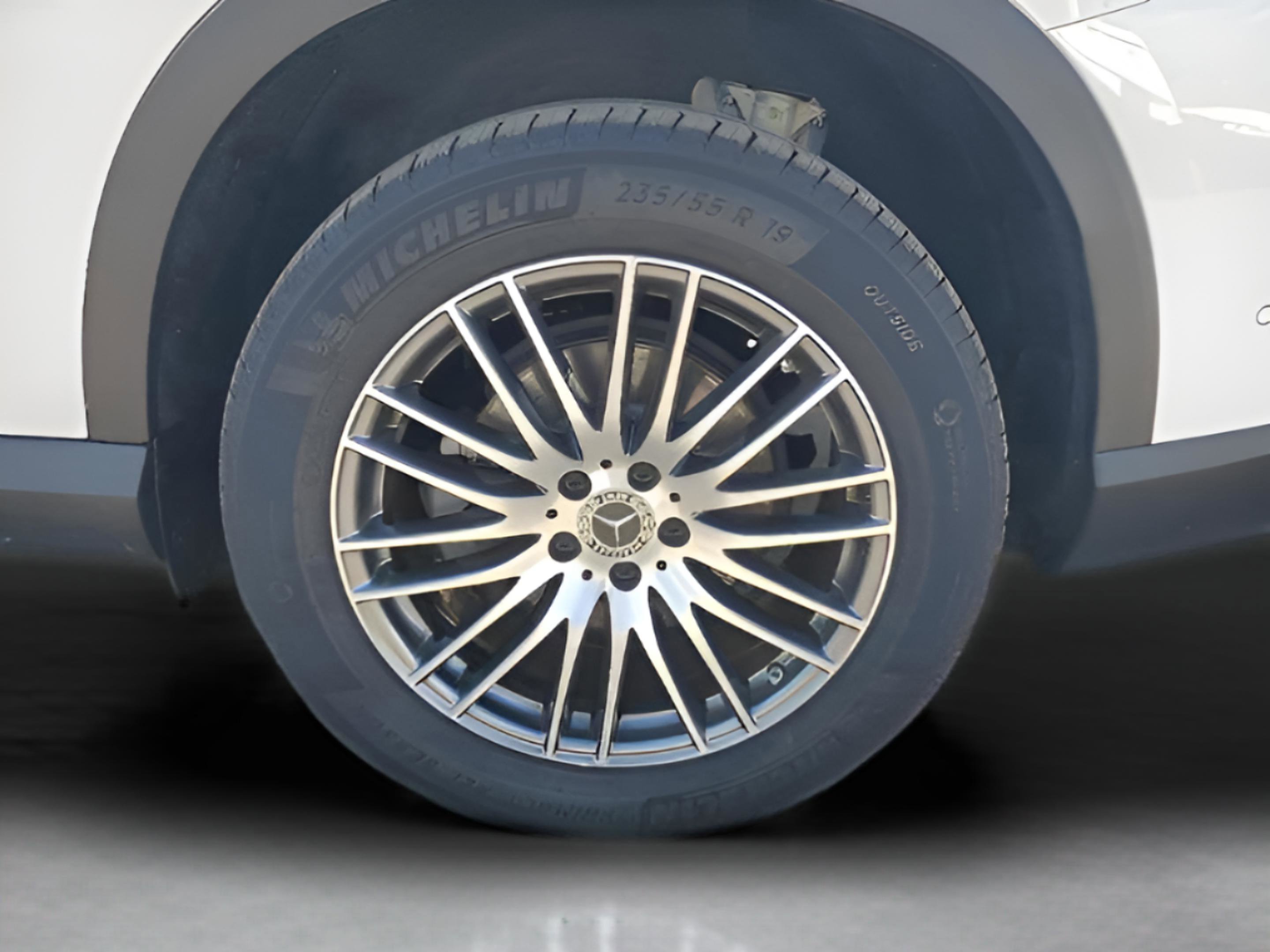 Certified 2025 Mercedes-Benz GLC 300 4MATIC image 36