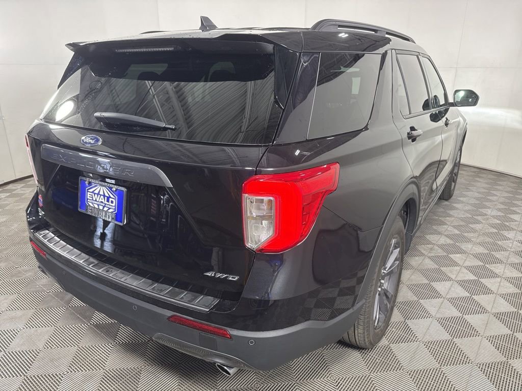 Used 2023 Ford Explorer XLT w/ Equipment Group 202A AWD/4WD image 11