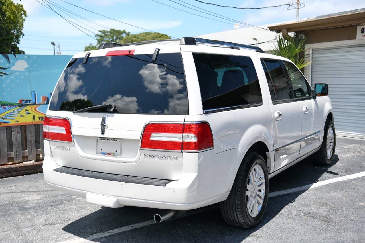 Used 2014 Lincoln Navigator L 2WD image 28