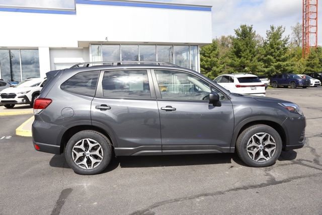 Used 2023 Subaru Forester Premium AWD/4WD image 2