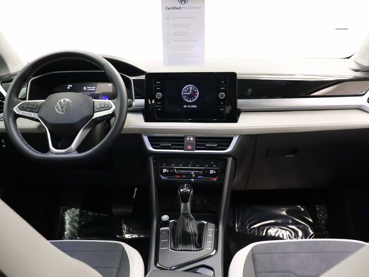 Certified 2025 Volkswagen Taos SE w/ Panoramic Sunroof Package image 14