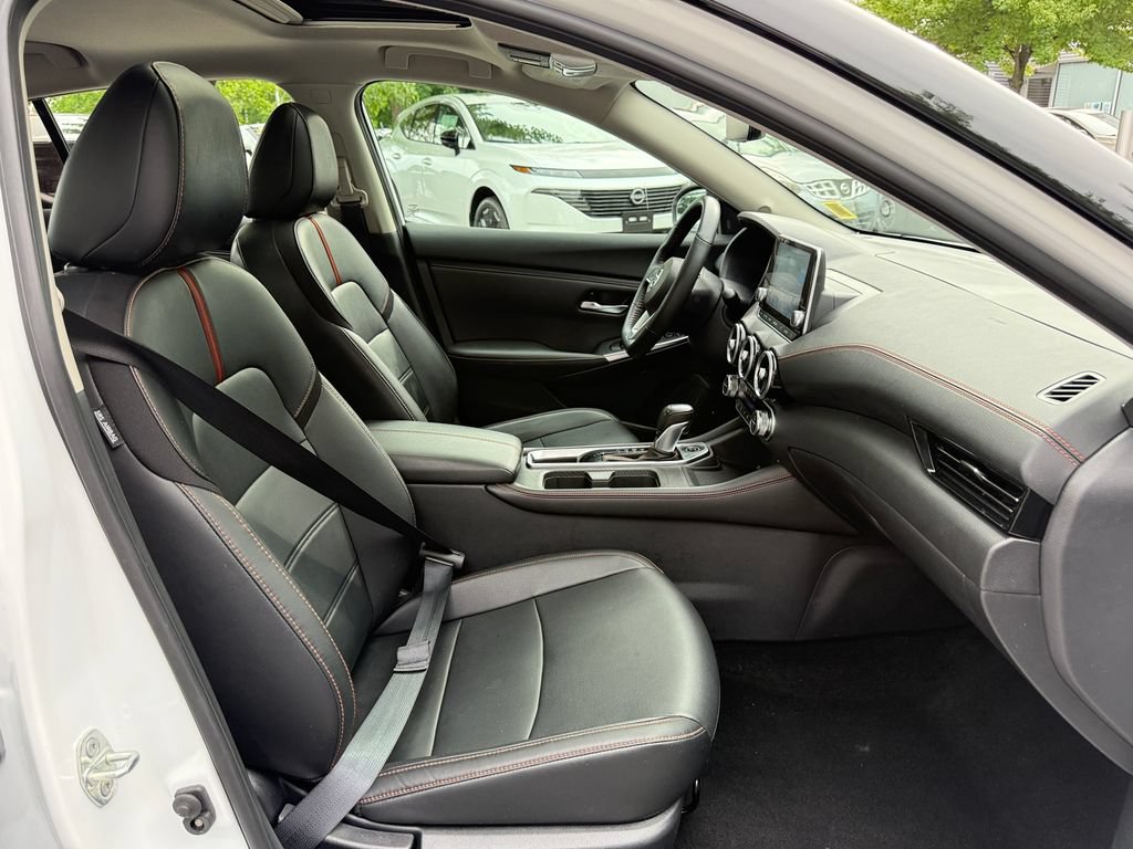 Used 2023 Nissan Sentra SR w/ SR Premium Package FWD image 28