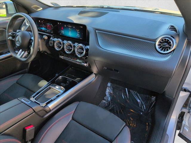 Used 2025 Mercedes-Benz GLA 35 AMG 4MATIC image 24