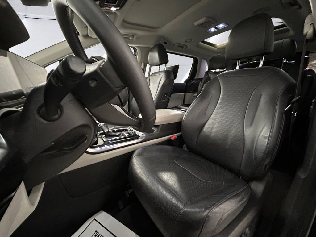 Used 2022 Kia Carnival SX Prestige image 8