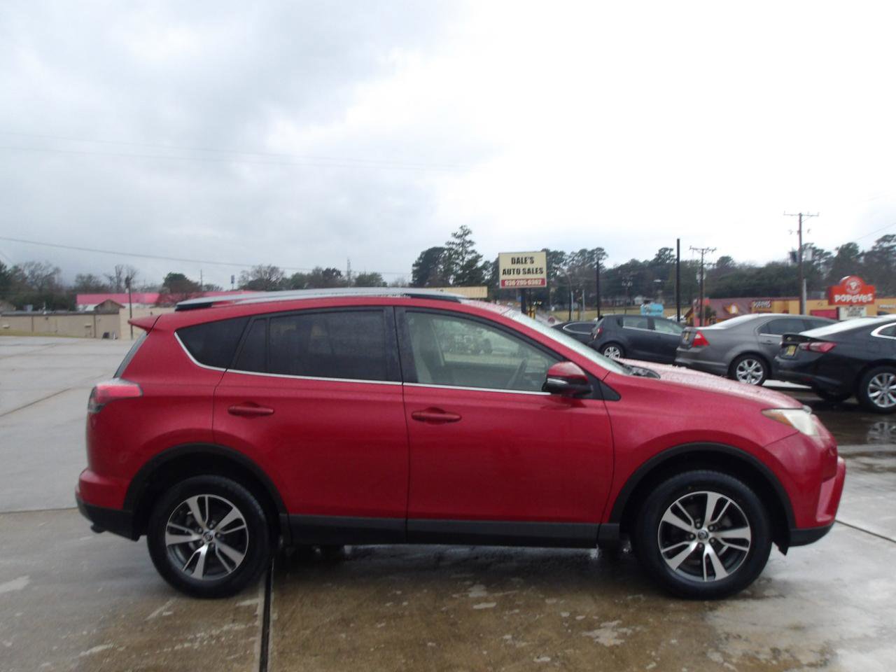Used 2017 Toyota RAV4 XLE w/ Plus Special Value Package FWD image 5