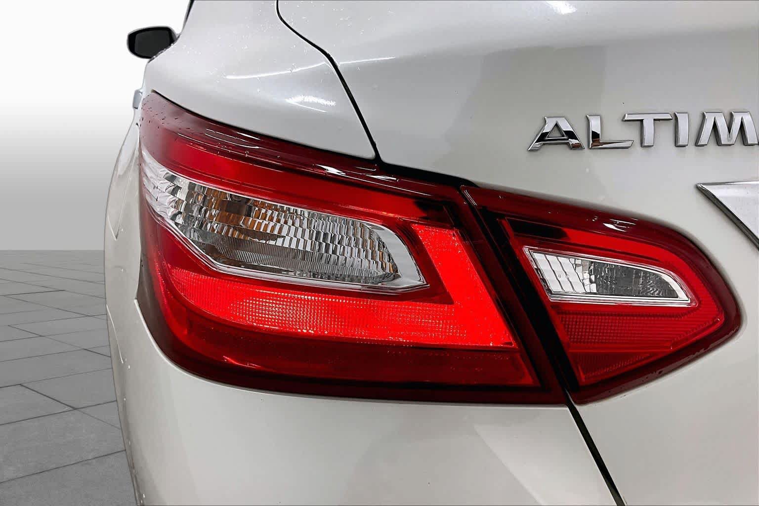 Used 2016 Nissan Altima 2.5 SL w/ 2.5 Technology Package FWD image 28