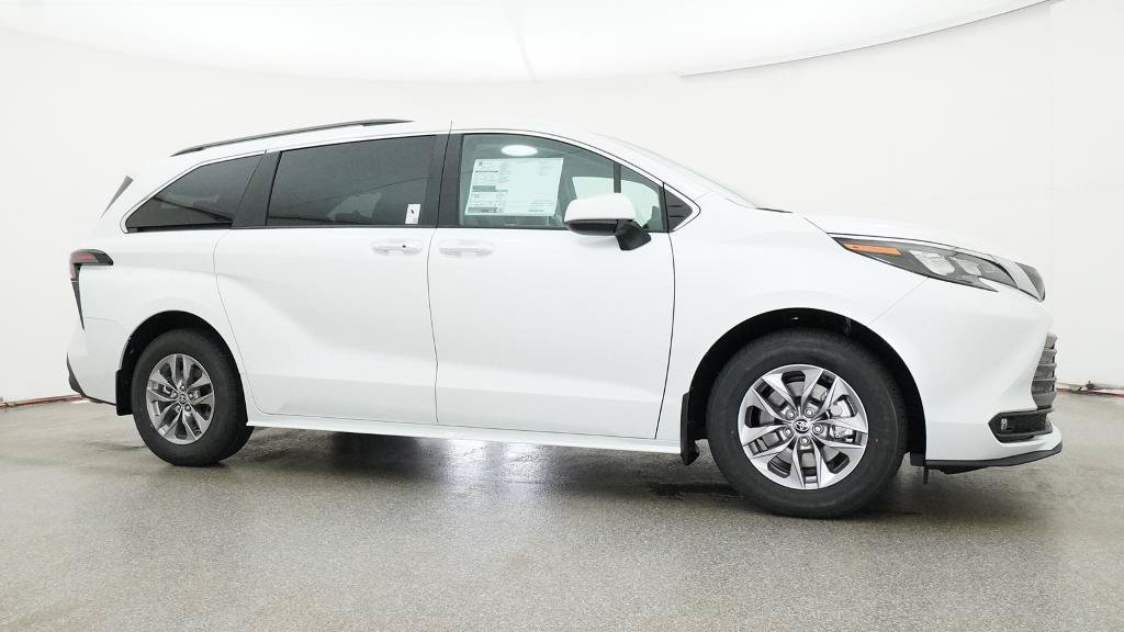New 2026 Toyota Sienna XLE FWD image 31