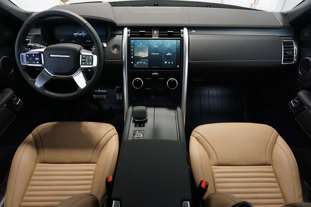 New 2025 Land Rover Discovery Dynamic SE image 10