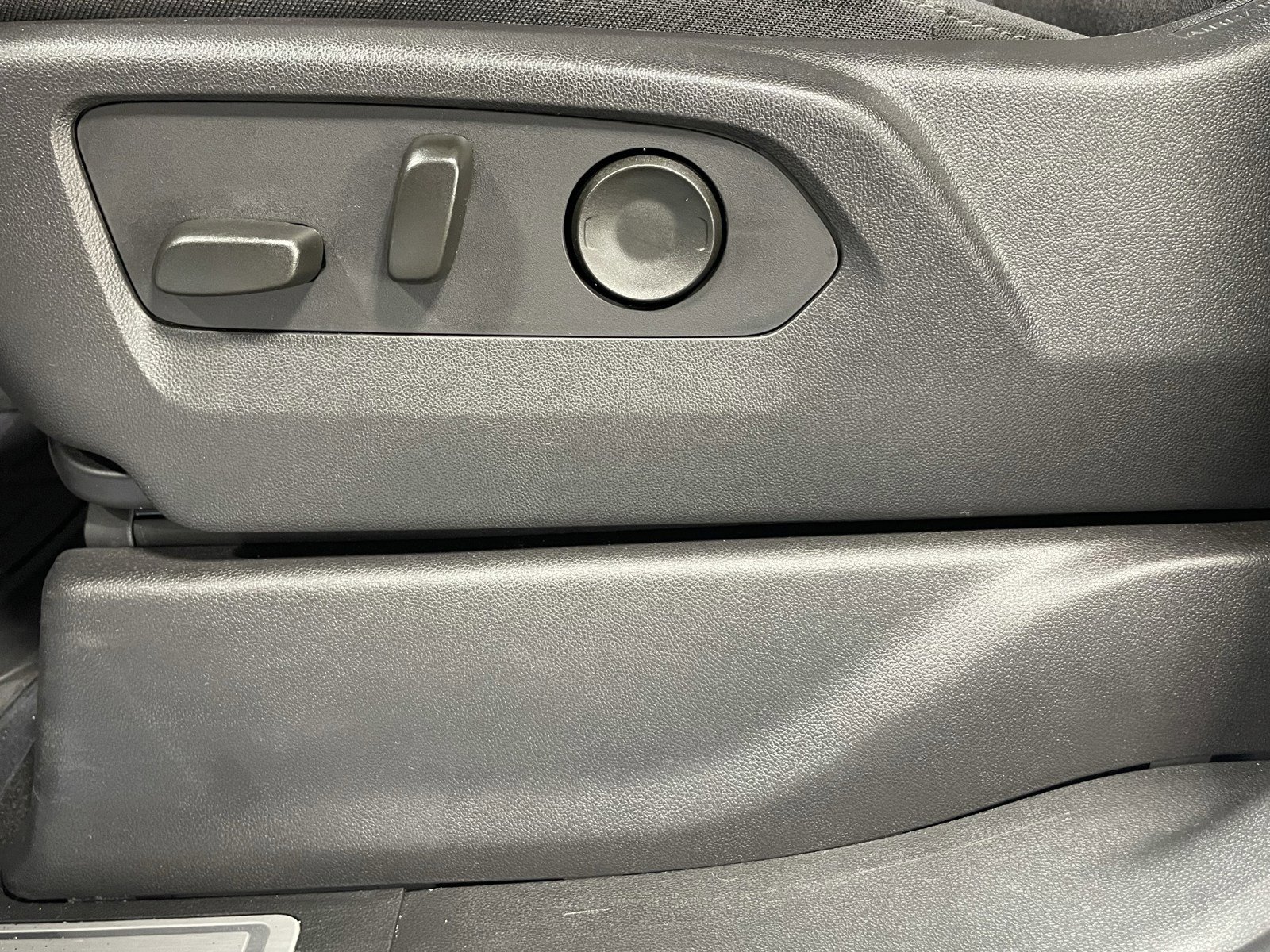 Used 2024 Chevrolet Silverado 1500 LT image 20