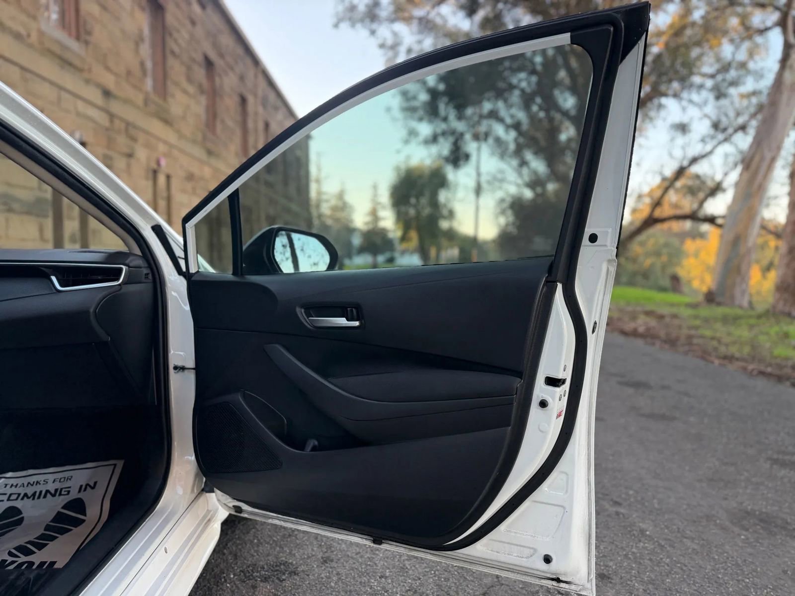 Used 2020 Toyota Corolla LE image 24