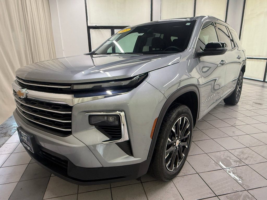 Certified 2025 Chevrolet Traverse LT w/ Sun and Wheel Package image 10