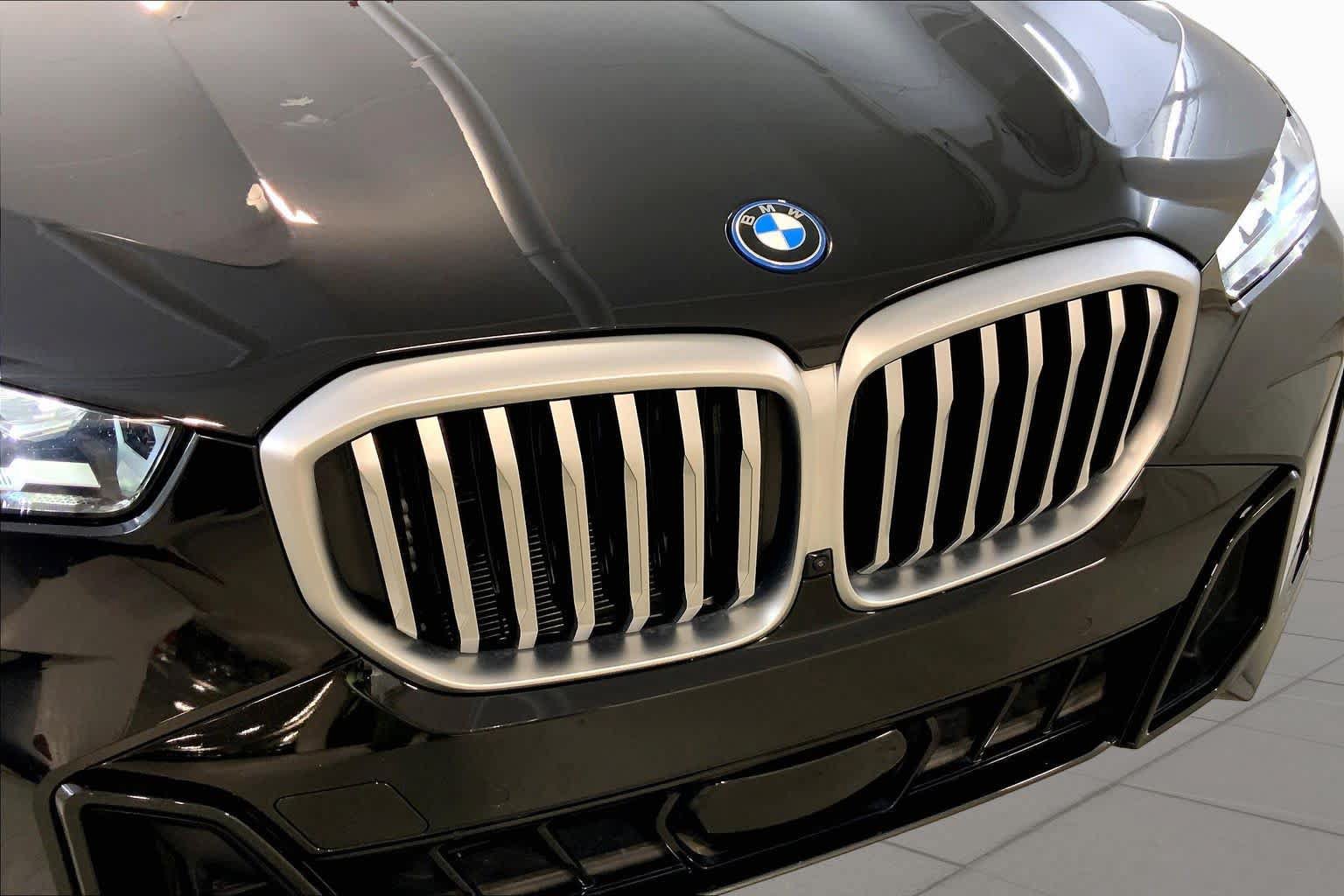 Used 2024 BMW X5 xDrive50e w/ M Sport Package AWD/4WD image 32