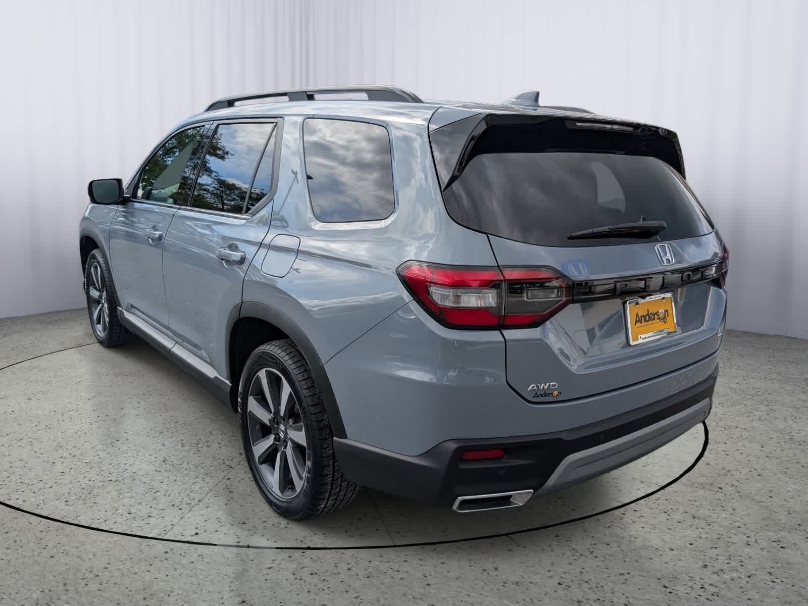 Used 2024 Honda Pilot Touring image 5