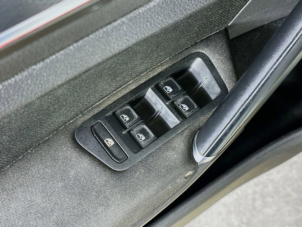 Used 2019 Volkswagen GTI SE image 19