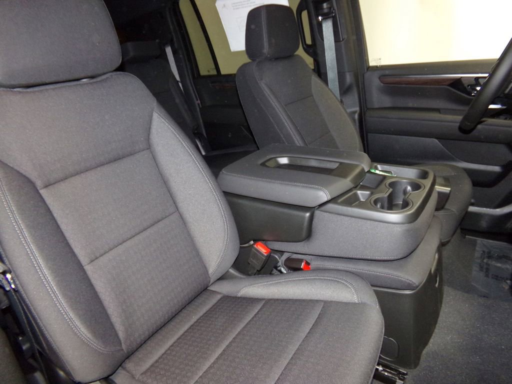 New 2025 Chevrolet Suburban LS image 8