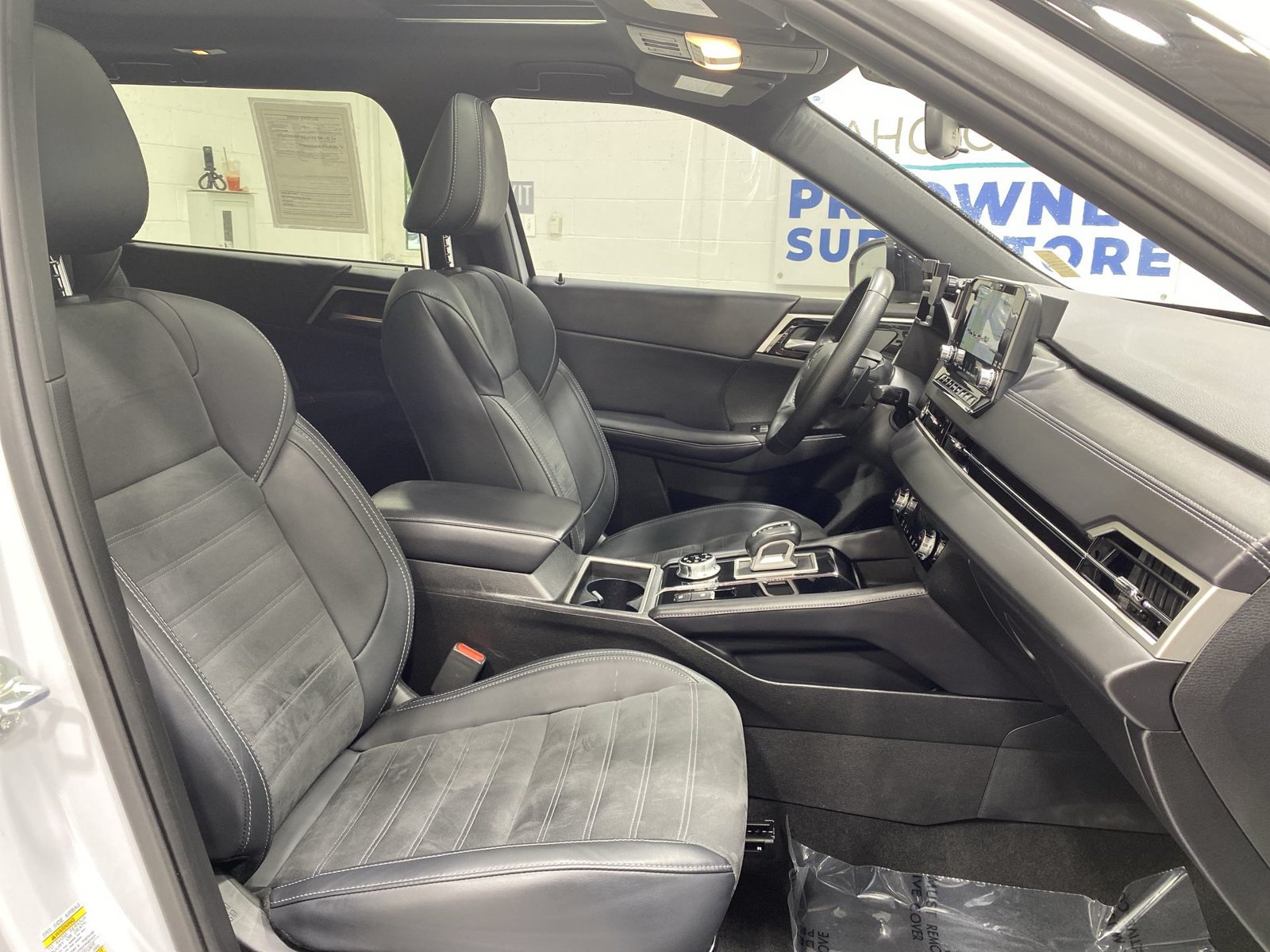 Used 2024 Mitsubishi Outlander SE Black Edition AWD/4WD image 25