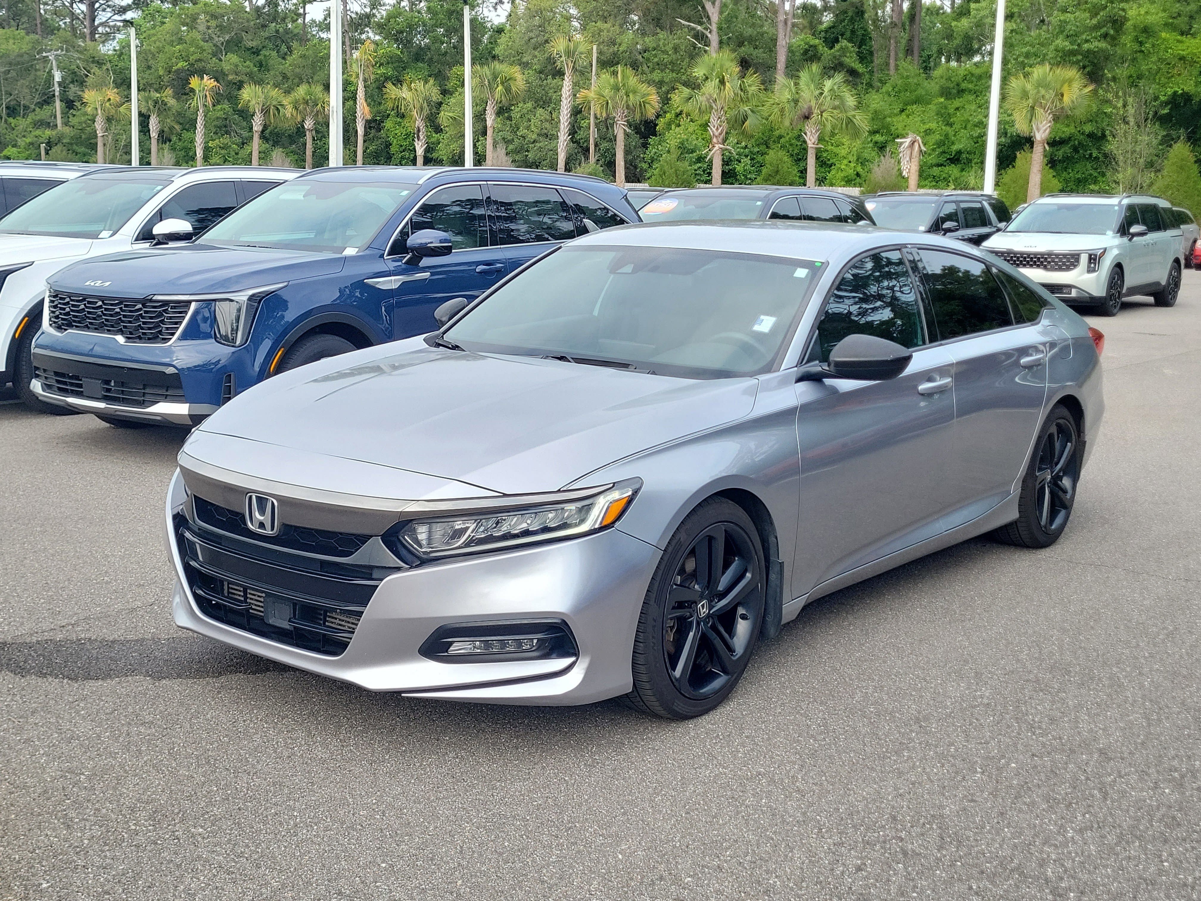 Used 2018 Honda Accord Sport image 3