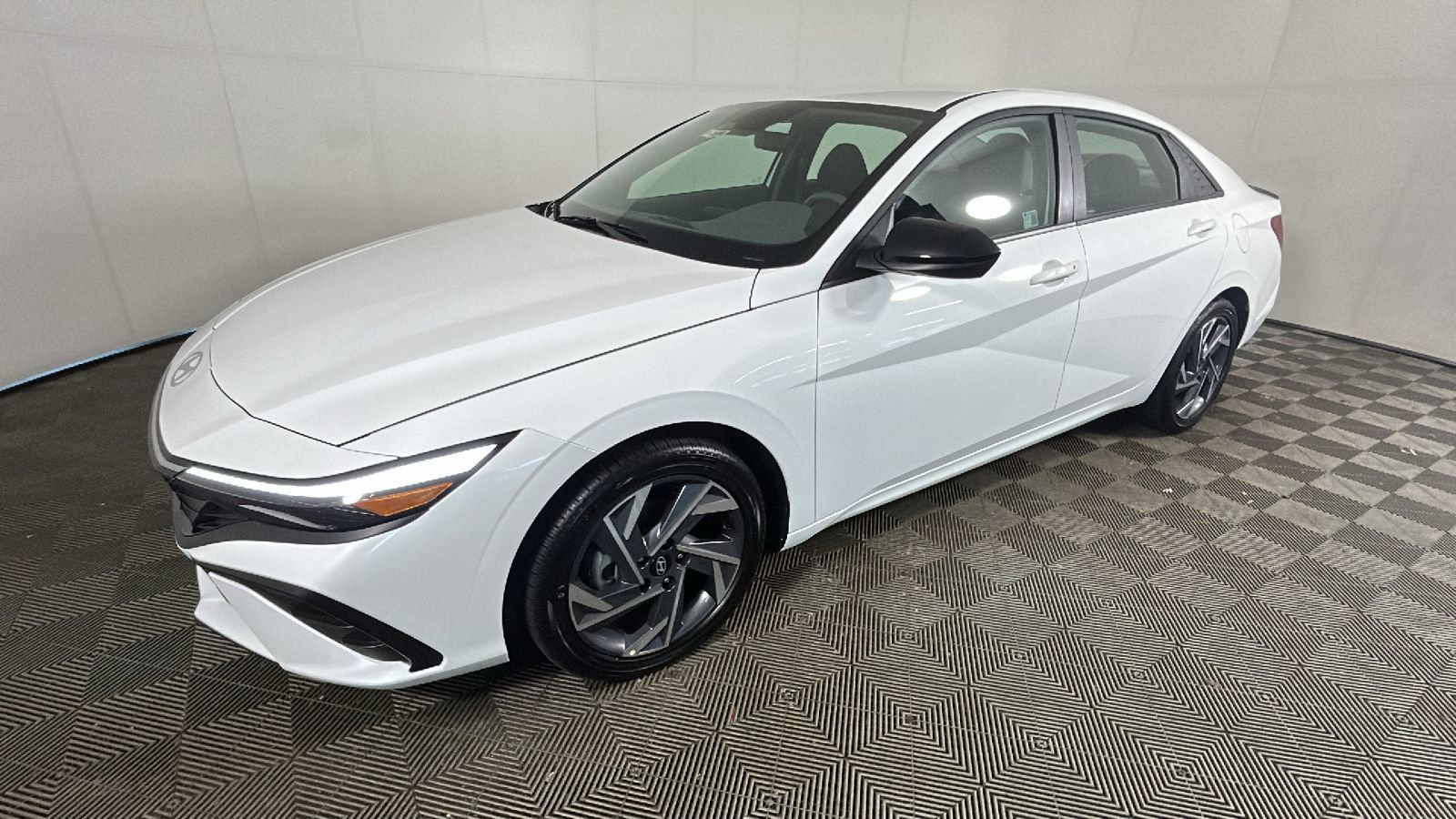 Certified 2025 Hyundai Elantra SEL FWD image 8