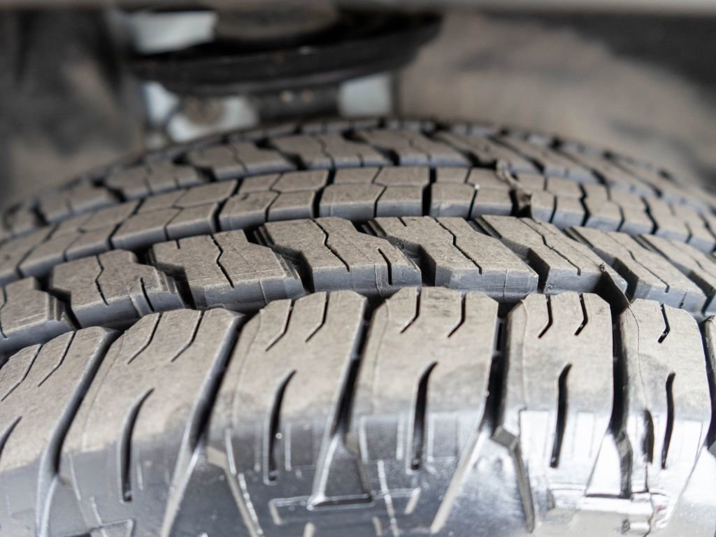 Used 2021 GMC Acadia AT4 w/ Technology Package image 40