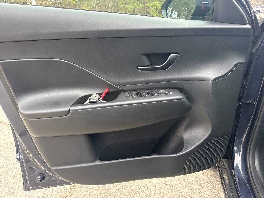 Used 2024 Hyundai Kona SE image 14