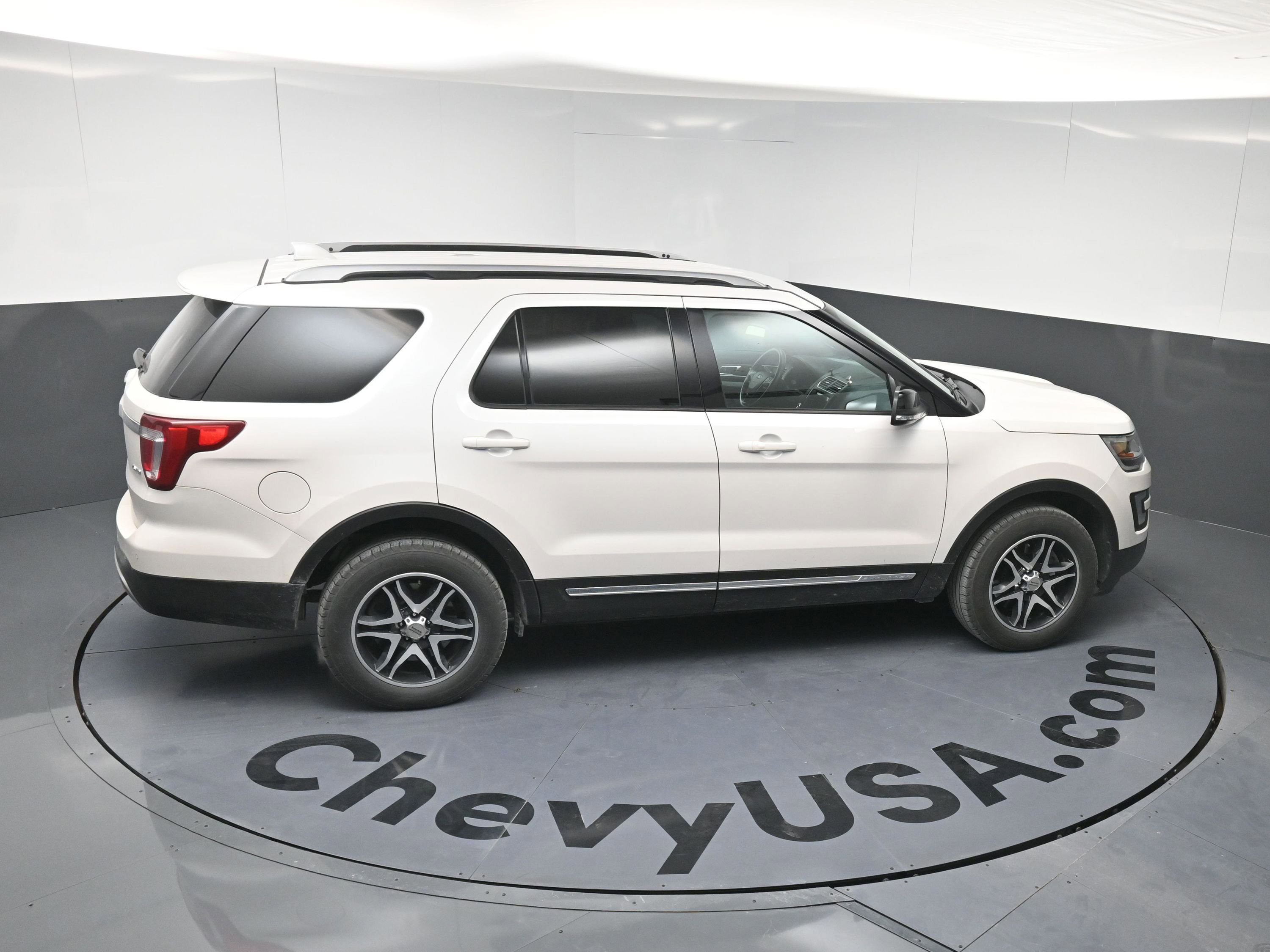 Used 2017 Ford Explorer XLT w/ Equipment Group 202A image 24