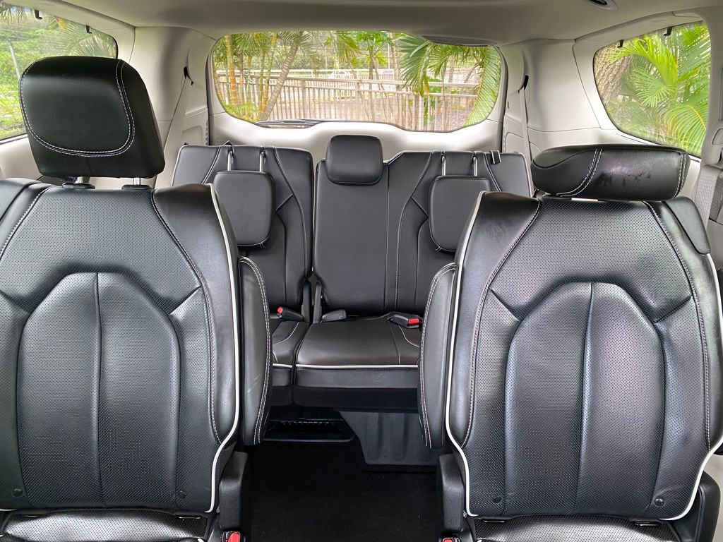 Used 2023 Chrysler Pacifica Limited image 18