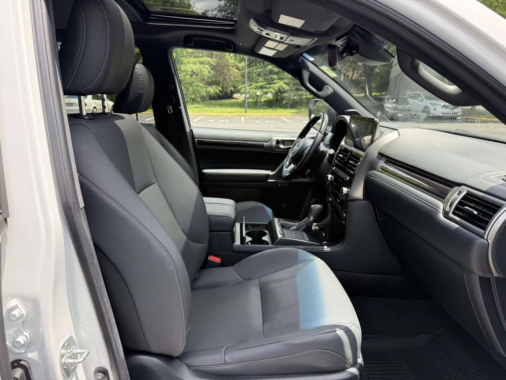 Used 2023 Lexus GX 460 Premium w/ Premium Package AWD/4WD image 13