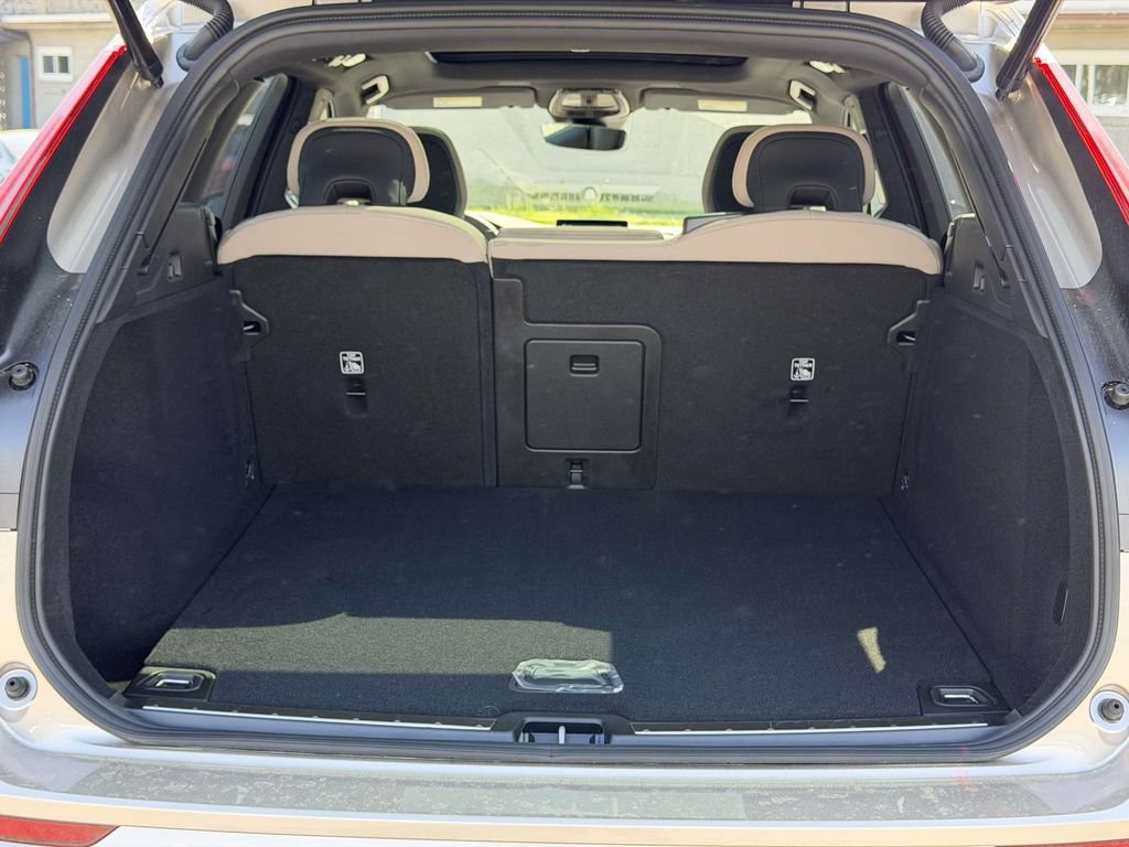 New 2026 Volvo XC60 B5 Plus w/ Climate Package AWD/4WD image 13
