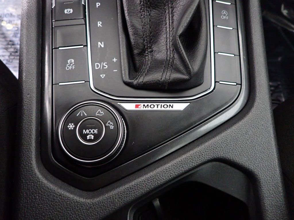 Used 2018 Volkswagen Tiguan S image 3